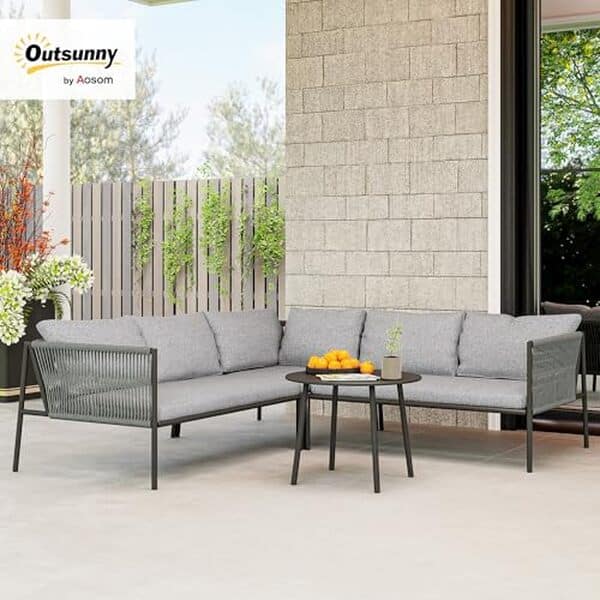 Découvrez le salon de jardin Outsunny 5 places en résine tressée : design élégant, confort optimal et résistance pour embellir votre espace extérieur.